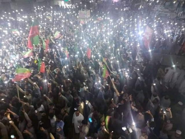 巴基斯坦爆发大规模抗议 高喊支持前“巴铁”总理