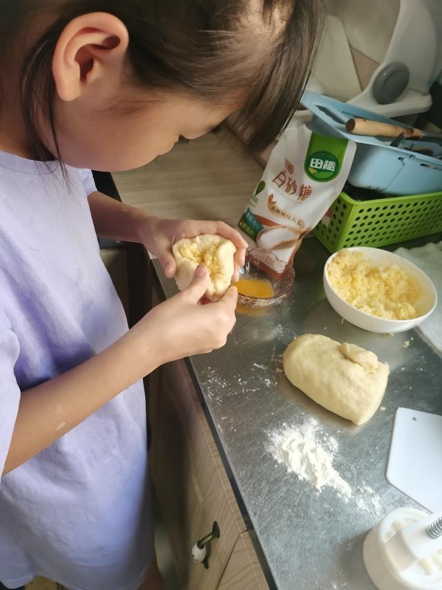 9岁女孩暑假承包家中一日三餐 还热衷于研发新菜品