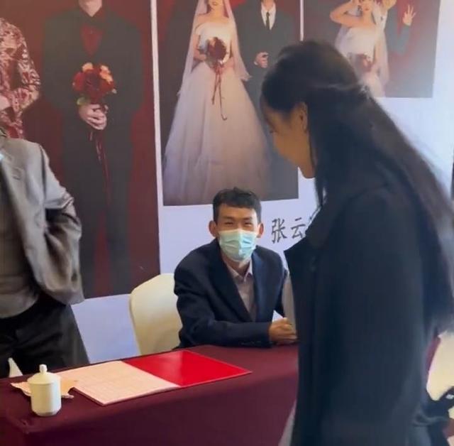 山东伴娘拿麻将六万随礼看懵记账大爷 为搞笑而已？