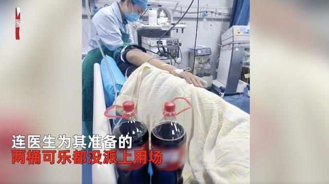 男子胃结石医生开药2大瓶可乐 网友：知道了，吃柿子要炫可乐