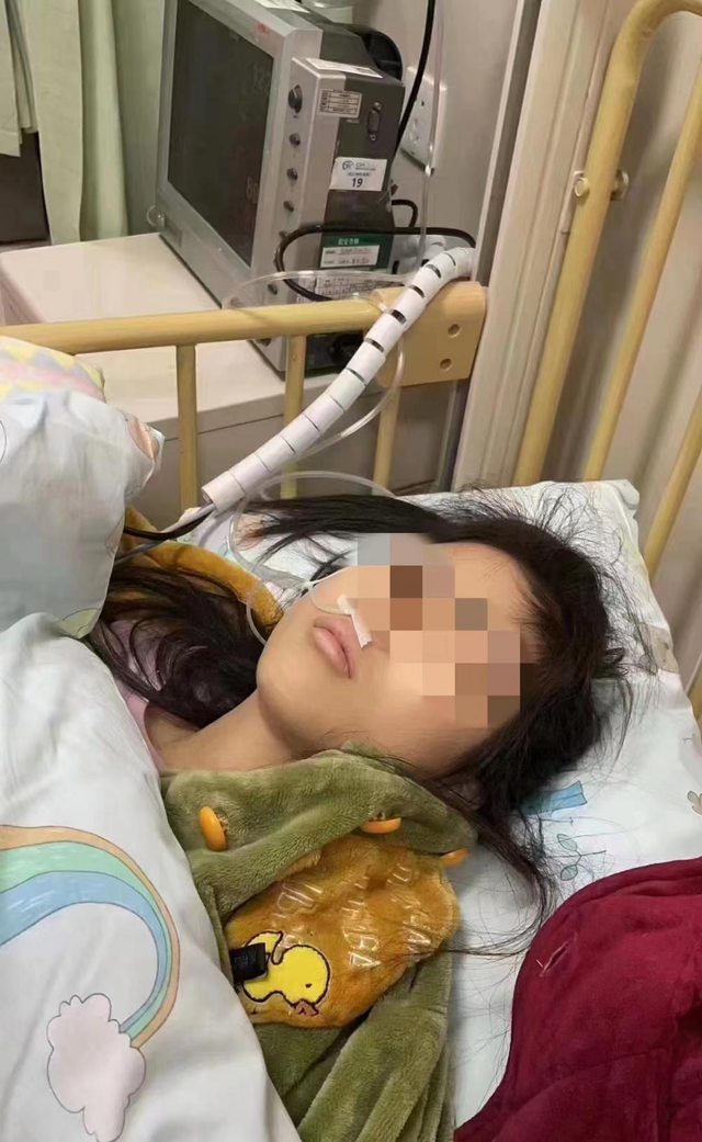 武汉17岁女孩坠楼图片