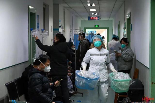 成都35岁设计师感染后连续加班进ICU，“阳过”后小心这种病