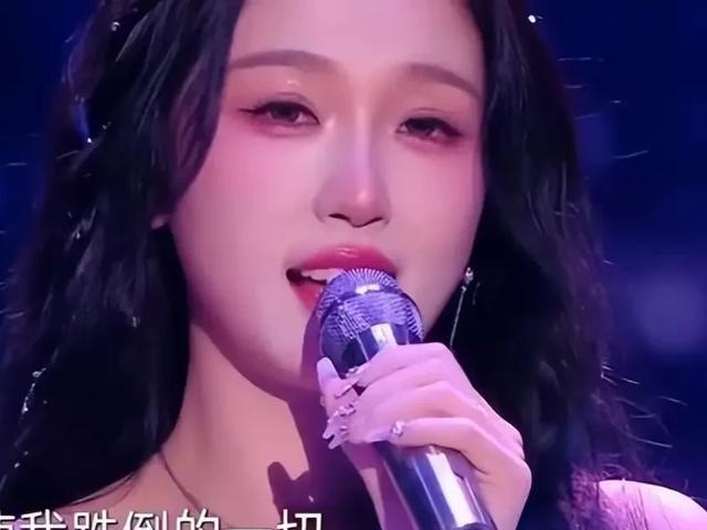 跨年晚会上那些令人惊艳的舞台：王俊凯拼了王心凌苏有朋怀旧杨幂美腻！