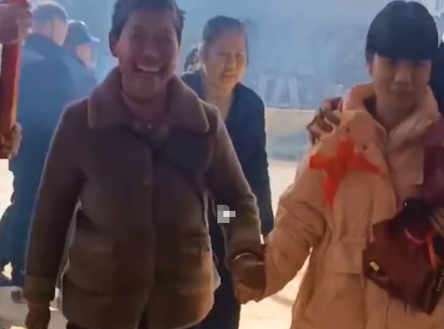 男生和女生初四相亲初八直接订婚 称不能耽误年后上班