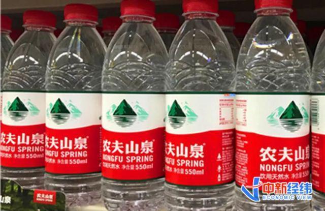 农夫山泉宣布涨价，靠卖水变成中国首富 水的成本很高吗？