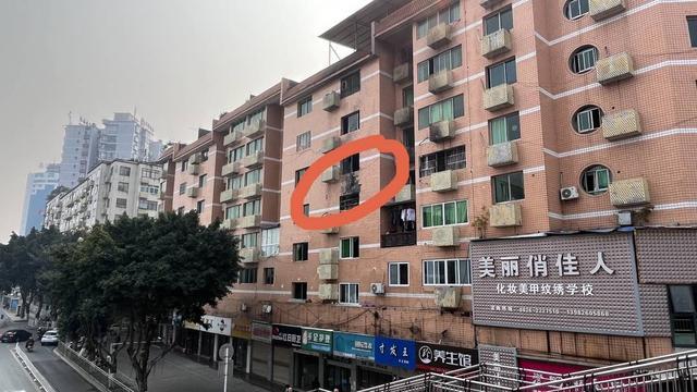 居民楼疑因儿童平衡车充电起火 致使一家7口4死3伤