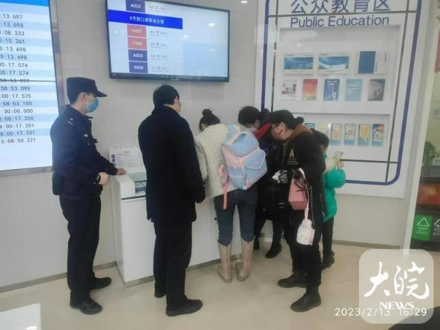 女子银行账户多出108.3万 以为是骗子真相却是这样的…