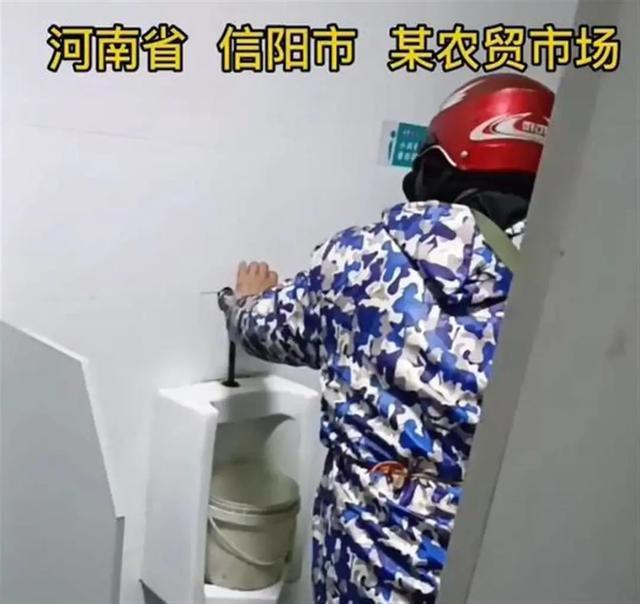 河南一商贩从小便池接水泡豆芽 网友：我到底吃了多少这样的