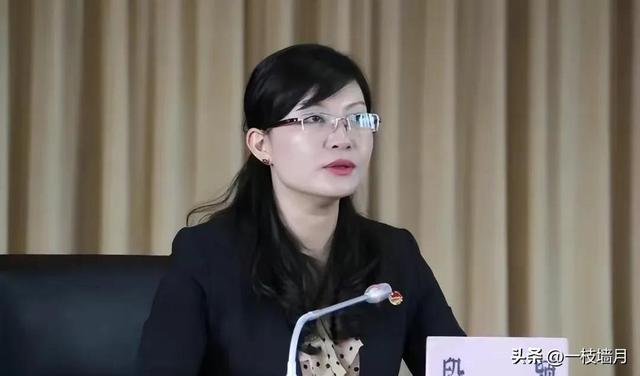 太原一女干部被检举索贿 美女干部“经验”不足啊微信里公开索要