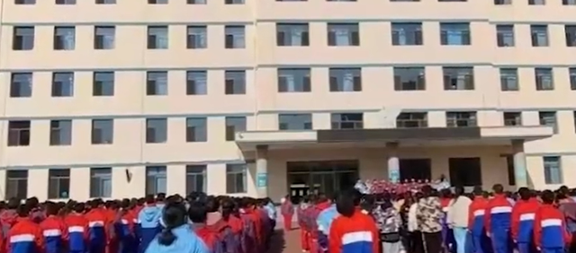 小学校长回应班主任多次收礼：已处罚了老师，并返还现金