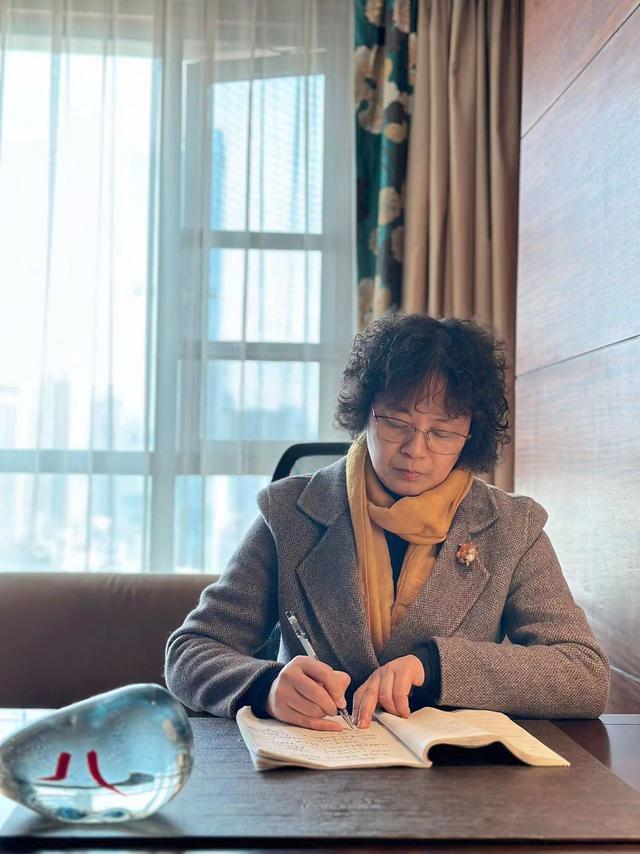 全国人大代表魏琴建议每月都有小长假：每周单休月末连休5天
