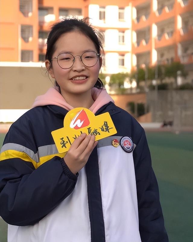 15岁女孩被保送西安交大，初中直读硕士 不用参加中高考，直言家长不要让学生死磕学习