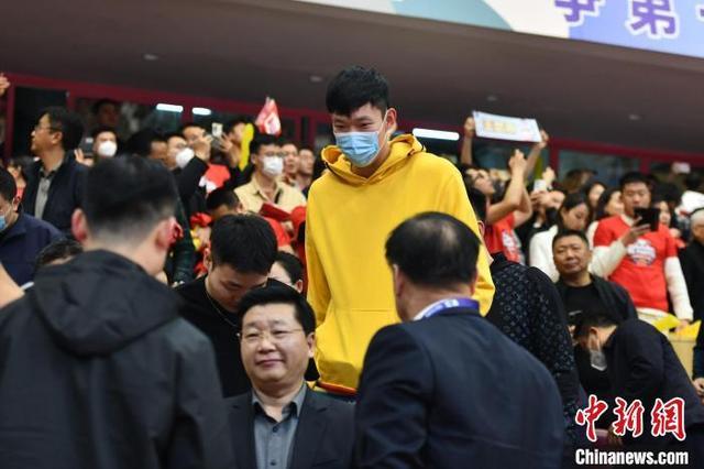 周琦现身WCBA总决赛 四川女篮力克内蒙古，李梦22分2篮板7助攻2抢断