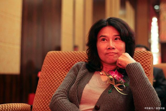 董明珠称很烦被员工吹捧 大家还不是为了钱途说好话吗！