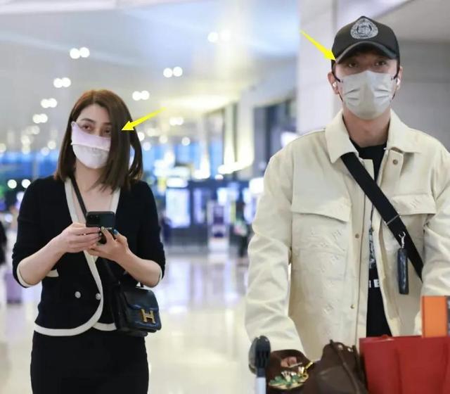 张丹峰洪欣已经离婚的消息冲上热搜  貌合神离眼神也全无交流