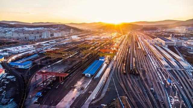 中俄边境口岸客货量提升