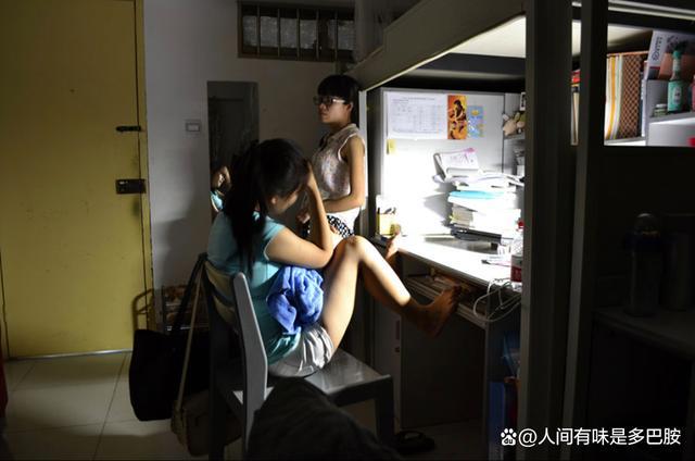 男大学生夜闯女寝被行拘并开除学籍 大学生性骚扰事件因何频发？