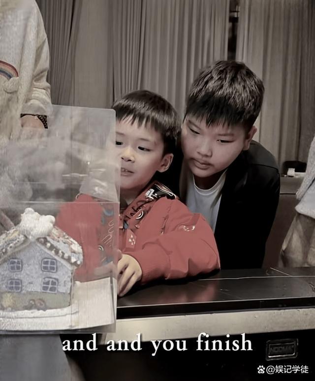 杨子晒出为妈妈庆生视频 大儿子变化巨大，夫妻俩态度让人心疼