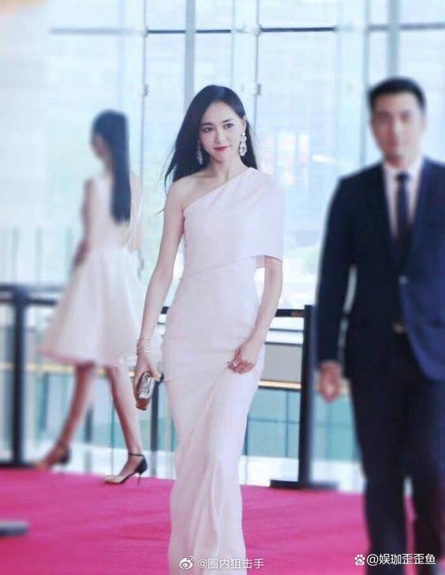 唐嫣凌晨晒照安慰粉丝 粉色蛋糕裙造型好绝好美了，但是工作室被粉丝围剿！