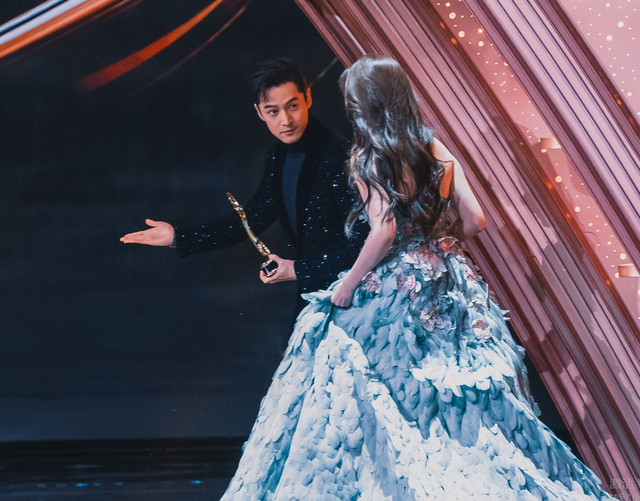 赵灵儿李逍遥的十年之约完成了！好想哭！胡歌还是刘亦菲的李逍遥啊！