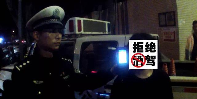 乐山一男子醉酒后坐女子腿上驾车，被查后二人均指称对方开车
