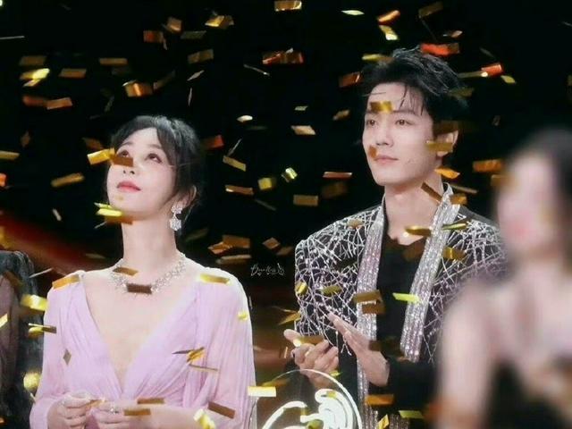 杨紫肖战同框梦回顾医生了！肖战粉丝应援做公益被赞，真是粉随正主了！