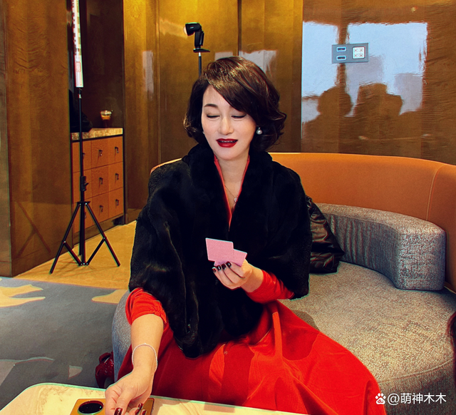 王鹤棣檀健次合照，惠英红宋佳打牌，金晨干饭吃自带便当