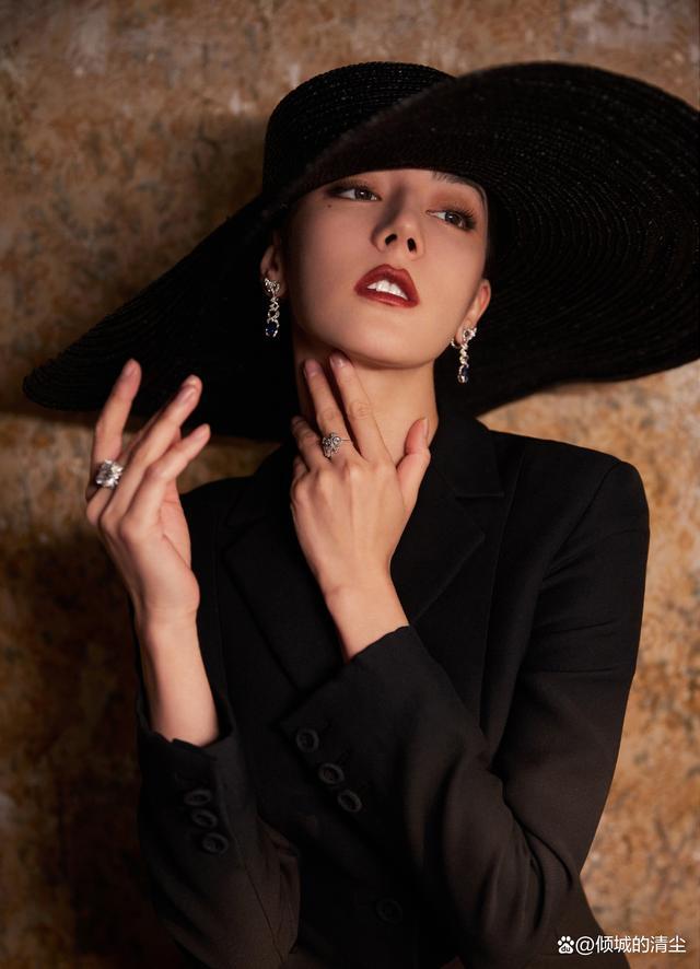 迪丽热巴复古名伶造型太出圈了吧！复古名伶罗马假日风吗？