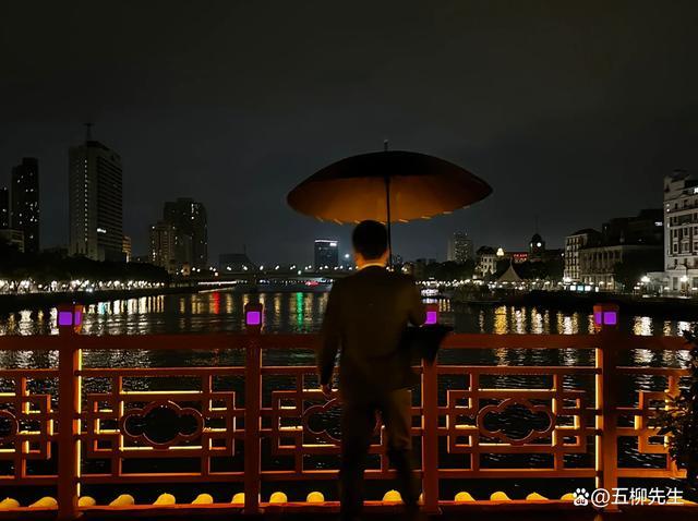 董宇辉撒贝宁北大录制《开讲啦》路透！现场反响热烈