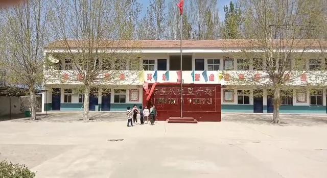 男子顶替他人当教师30余年被查，两次改户籍 多部门介入