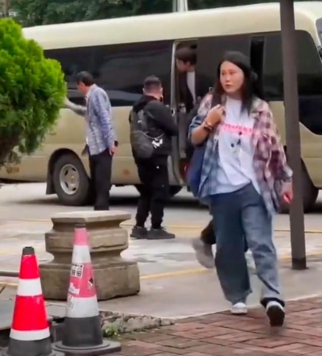 网友在顺德偶遇邓超