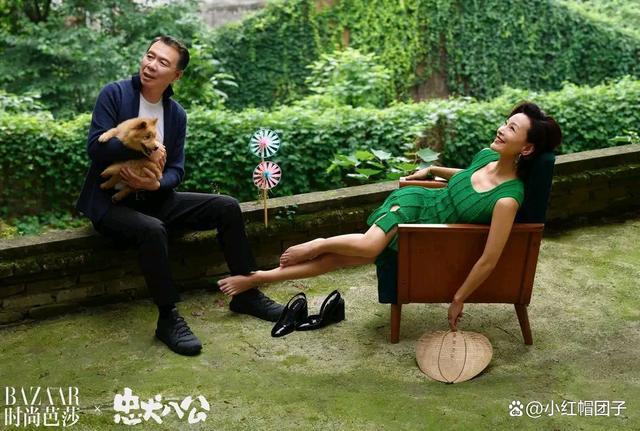 陈冲携冯小刚登时尚芭莎 还带着中华田园犬“八筒”