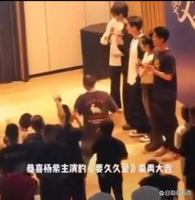 杨紫《要久久爱》杀青！杨紫发文感恩陪伴 惜别黄瀛子！把范丞丞笑弯腰！