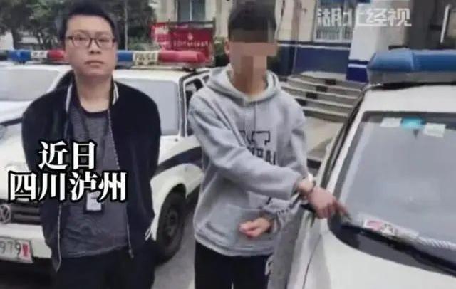 两男子插涉黄卡片到警车，网友：太岁头上动土？