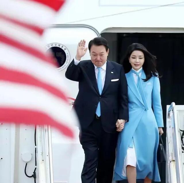 韩国第一夫人出访美国 她的造型就成了关注亮点