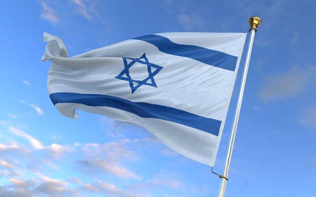 一只乌鸦扯下以色列国旗 似乎预示着即将发生不祥之事