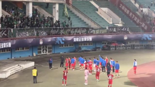 河南队已向足协提起申诉 北京国安球迷向河南球员投掷杂物