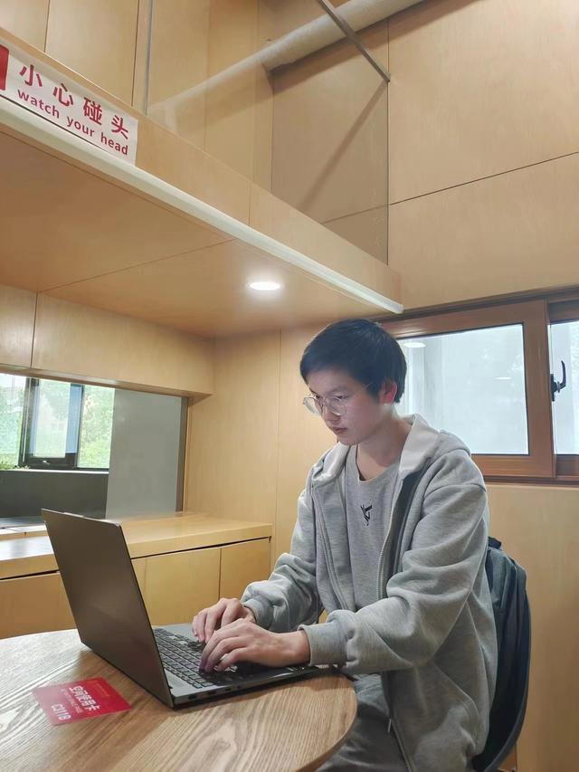 清华学生谈回乡做公务员：想找到自己的根！
