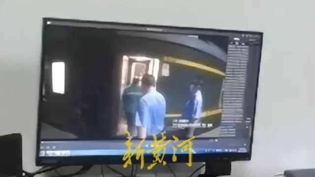 列车凶案：受害者曾上春晚 嫌犯母亲称自己也被儿子打过