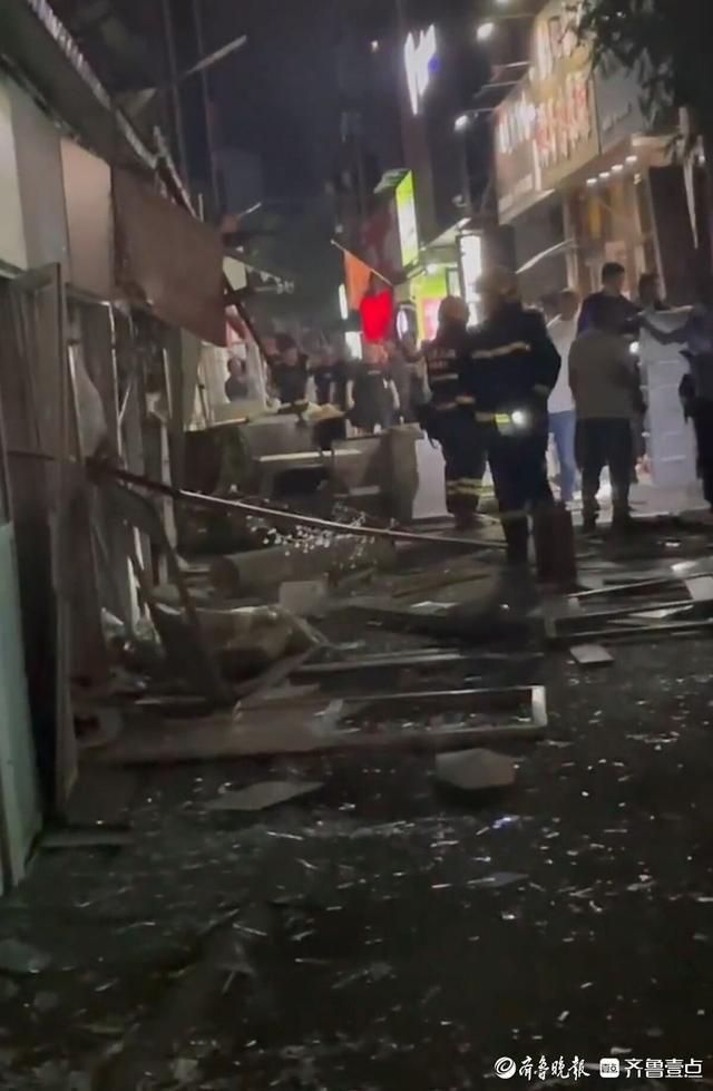 一小吃街商户燃气爆燃 多家店铺受损无人伤b体育亡(图2)