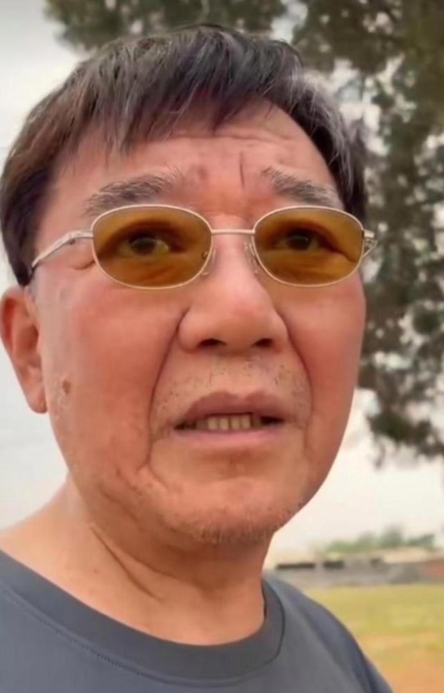 李立群回河南祭祖 叩拜、上坟、烧纸……仪式感满满