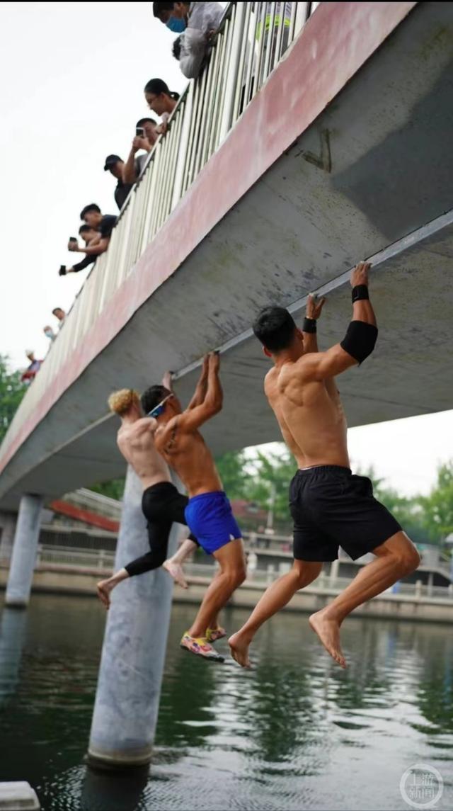 北京一网红桥被封：多名博主挑战“徒手爬桥”，有市民担心安全问题而投诉！