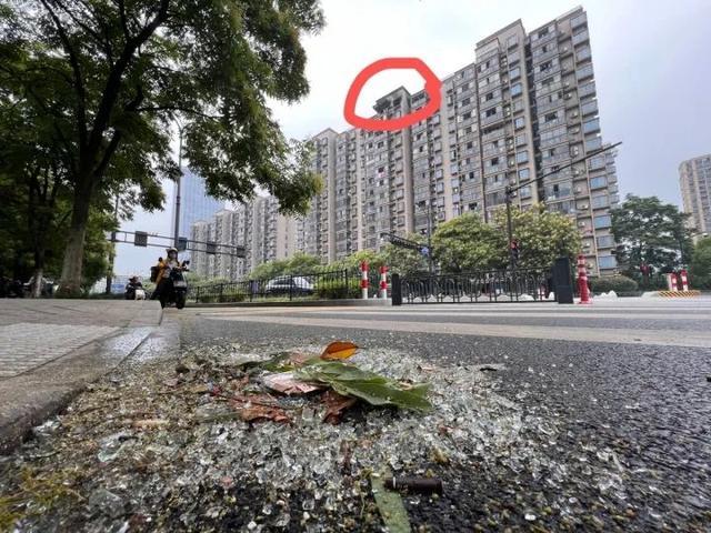 官方通报杭州一小区疑似燃气爆炸 居民：整幢楼都在震！