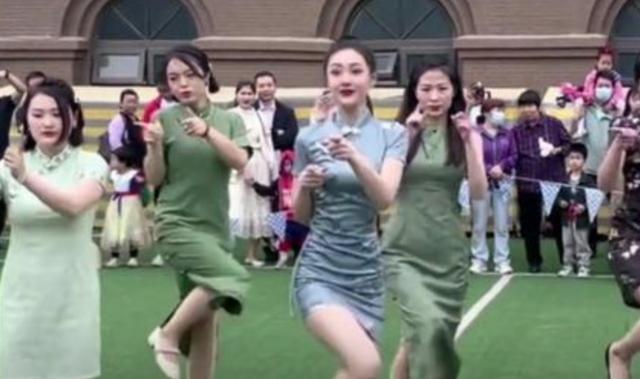 妈妈团跳女团舞引争议：这是儿童节还是相亲大会？