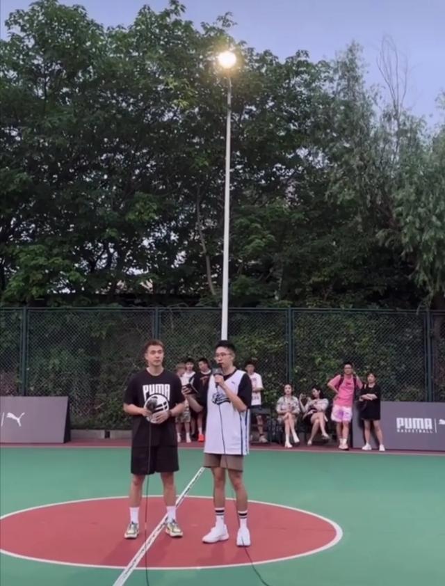 赵继伟空降复旦大学：投了几次三分球，命中率一般
