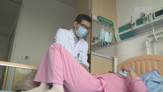 六旬奶奶捐肾救孙子 活体移植点亮生命之光