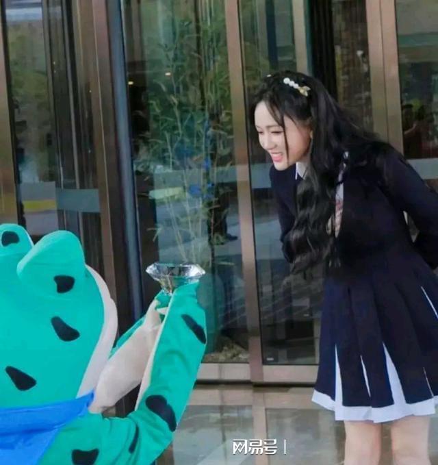 陈乔恩被卖崽青蛙求婚一脸惊愕 网友：梦回《王子变青蛙》