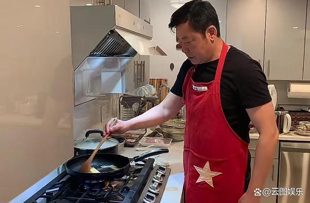 演员孙思瀚长居美国 陪伴老母尽显孝心