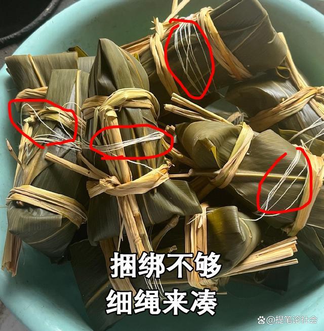 这粽子是犯了天条吗被绑成这样 网友：这是怕粽子自己跑了
