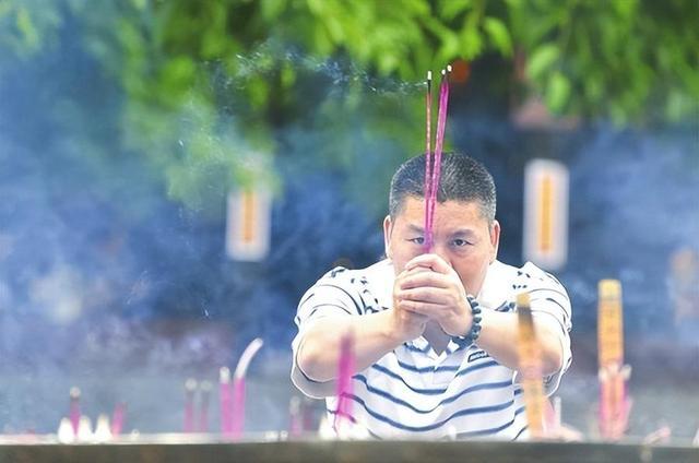 梁实第27次高考424分 未达二本线 明年或许放弃高考